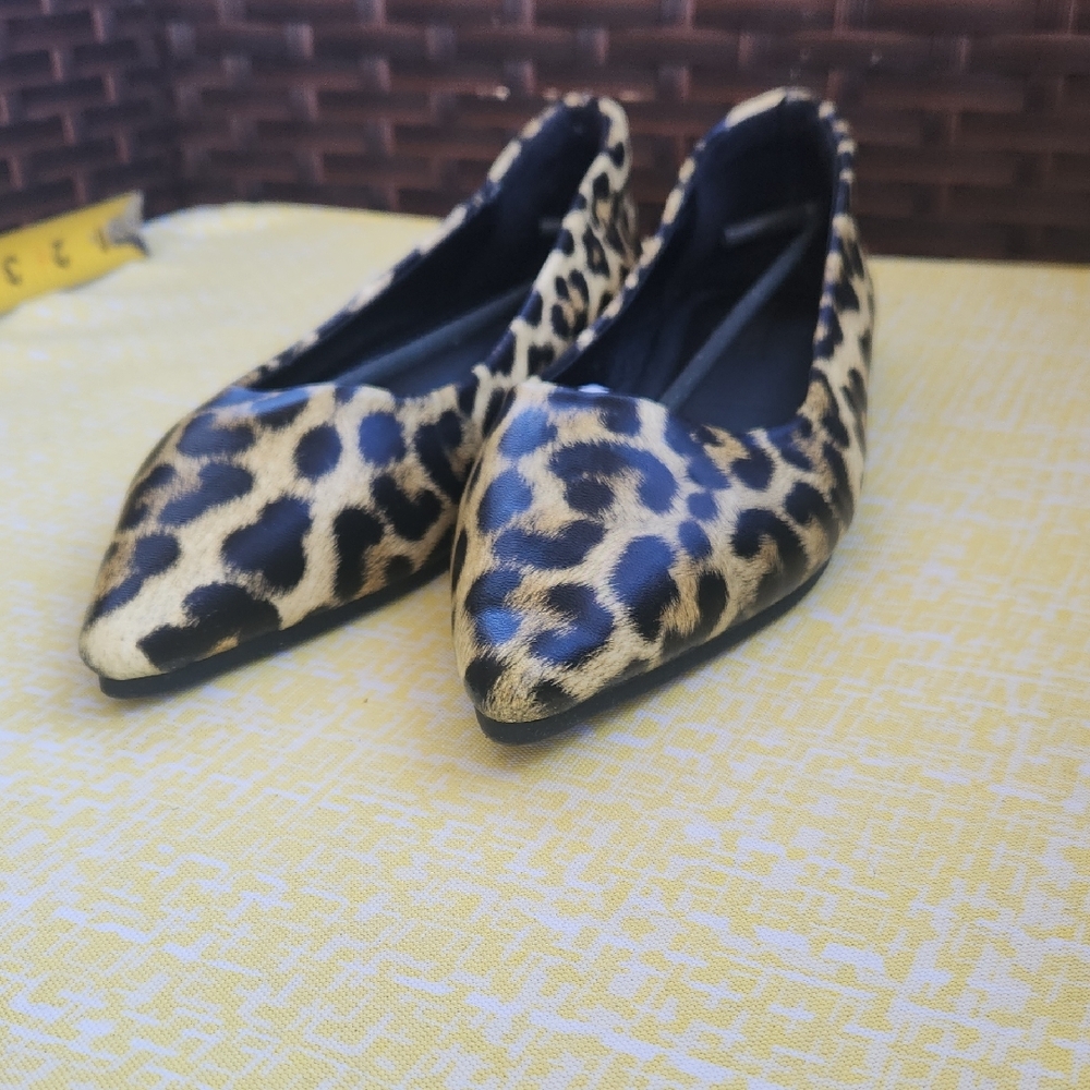 Leopard Print Pointed Toe Flats in Gold and Black - Picture 13 of 16